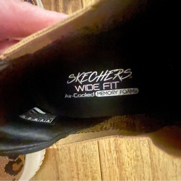 Skechers Women's Tan and Black Leopard Slip on Sneakers - NWOB - Picture 6 of 7